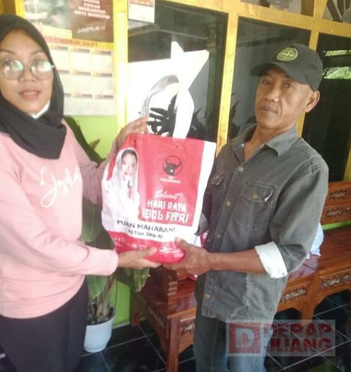Perkuat Struktural Partai, PAC Karangnongko Salurkan Parcel Paket Sembako (2)