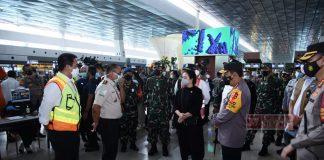 Puan Maharani Tinjau Larangan Mudik di Soetta