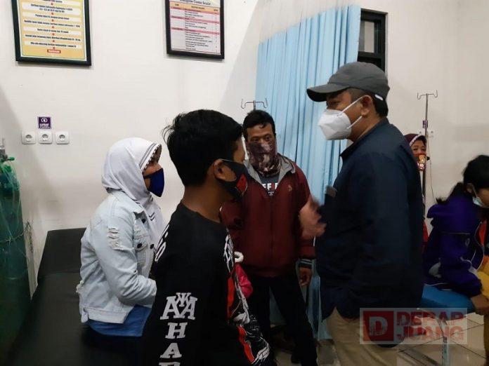 Puluhan Warga Keracunan Takjil, Rober Christanto Pantau Proses Evakuasi Korban