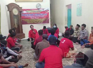 Ringankan Beban Kader, DPC PDI Perjuangan Demak Berbagi Paket Sembako