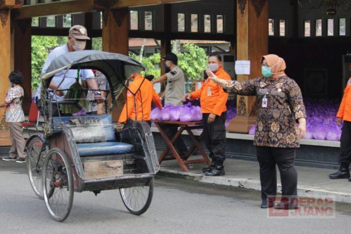 Safari Ramadhan, Bupati Sragen Bagikan 1.669 Paket Sembako