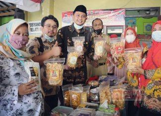 Sambangi Desa Pandes, Hamenang Wajar Ismoyo Pompa Semangat Pelaku UMKM di Masa Pandemi