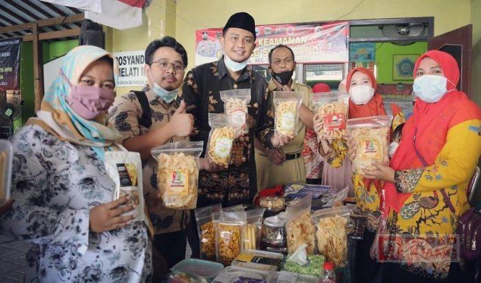 Sambangi Desa Pandes, Hamenang Wajar Ismoyo Pompa Semangat Pelaku UMKM di Masa Pandemi