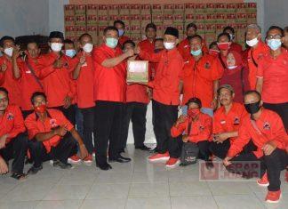 Sambut Idul Fitri, Taufik Nurhidayat Bagikan Parcel Lebaran dan THR