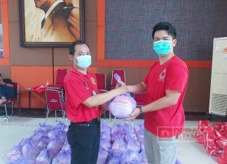 Sarno Bagikan Bingkisan Sembako untuk Komunitas Juang Boyolali