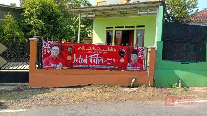 Semarakkan Idul Fitri, DPC PDI Perjuangan Kebumen Pasang Spanduk