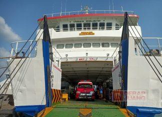 Solid Bergerak, Kader Partai Pulau Karimunjawa Terima Paket Idul Fitri