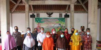 Sri Sumarni Serahkan Bantuan Komoditas Hortikultura Tahun 2021