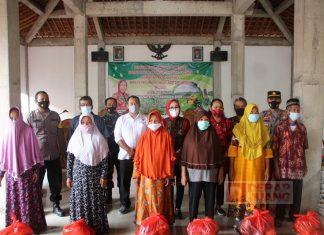 Sri Sumarni Serahkan Bantuan Komoditas Hortikultura Tahun 2021