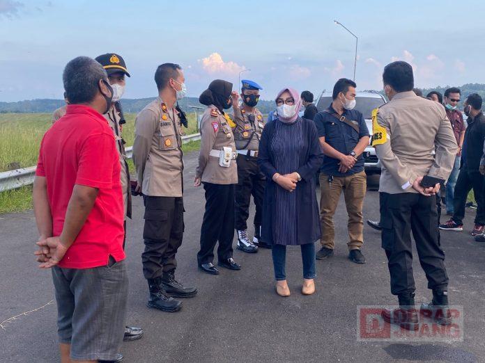 Sri Sumarni Tinjau Lokasi Terbaliknya Kapal Wisata di Waduk Kedung Ombo