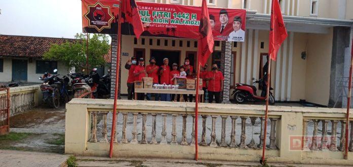 Sutari Bersama PAC PDI Perjuangan Margadana Bagikan Takjil