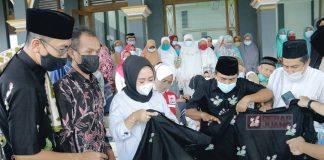 TP PKK Desa Bodaskarangjati Perkenalkan Batik Soedirman Kepada Bupati Purbalingga