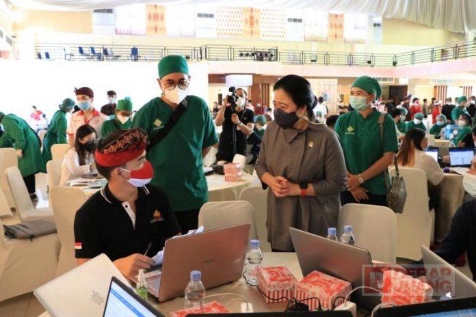 Vaksinasi Massal di Bali Raih Rekor Muri, Puan Ini Semangat Kebinekaan