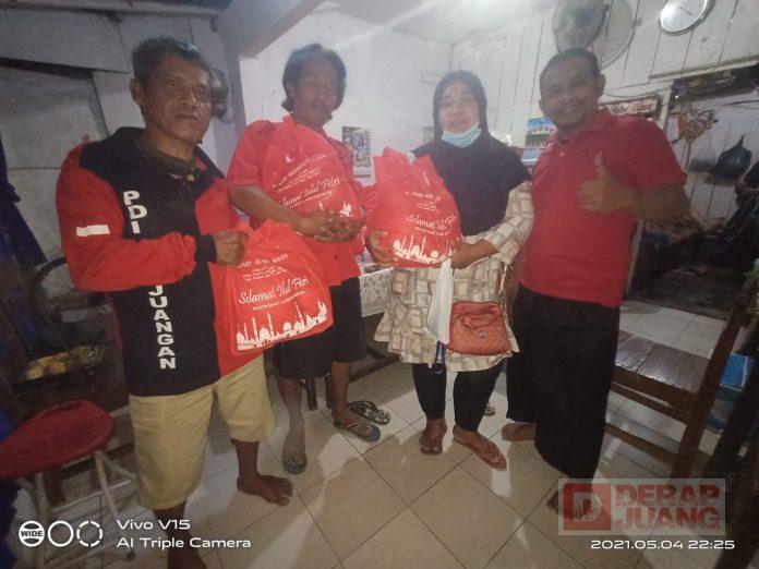 Wujud Kepedulian Kader Partai, Messy Widyastuty Bagikan Paket Sembako