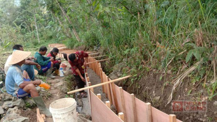 Wujud Kepedulian Utut Adianto Kepada Kelompok Tani di Kecamatan Pagentan