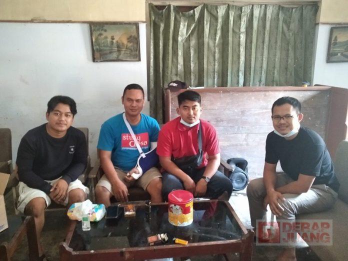 Wujud Solidaritas, Komunitas Juang Klaten Menjenguk Kader yang Sedang Sakit