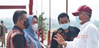 Baut Jembatan Merah Lepas, Bupati Tiwi: Kami Akan Segera Melakukan Perbaikan