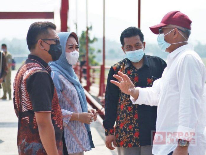Baut Jembatan Merah Lepas, Bupati Tiwi Kami Akan Segera Melakukan Perbaikan