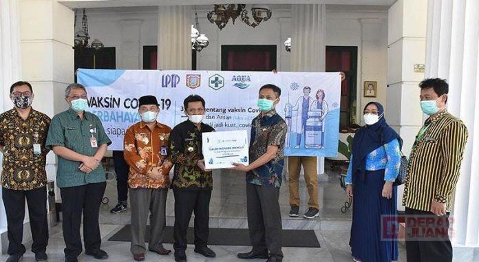 Bupati Afif Salurkan APD untuk 3 Puskesmas dan Fasilitas Kesehatan Vaksinasi (2)