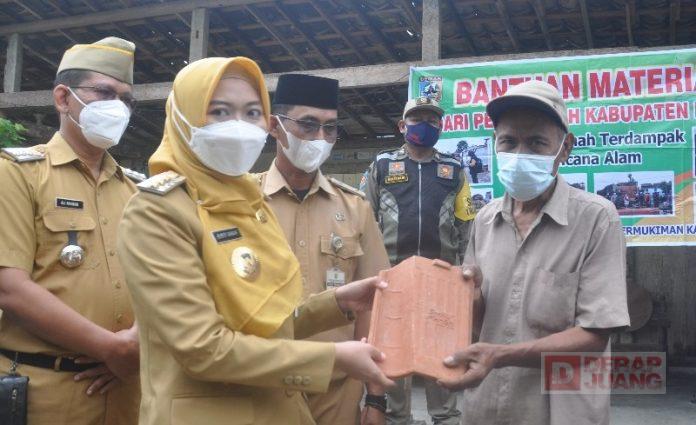 Bupati Demak Bantu Korban Bencana Alam di Guntur (3)