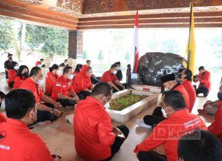 Solidkan Barisan, DPC PDI Perjuangan Kota Semarang Ziarah ke Makam Bung Karno