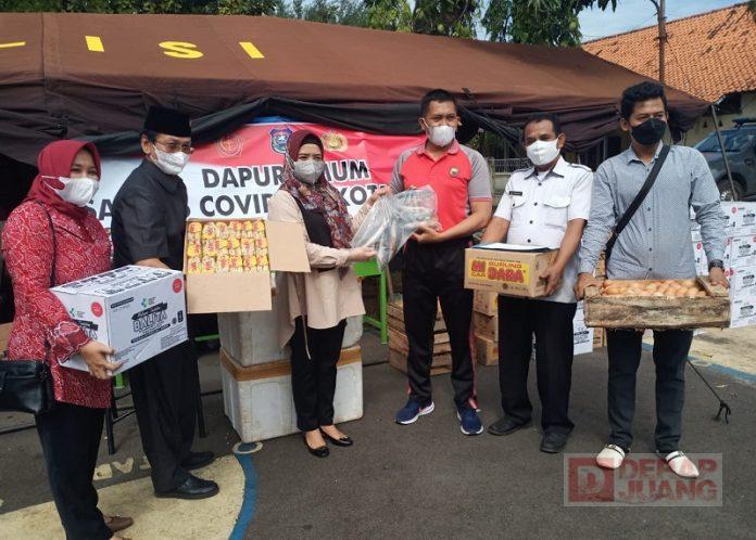 Dewi Aryani Salurkan Bantuan ke Dapur Umum Polresta Kota Tegal (2)