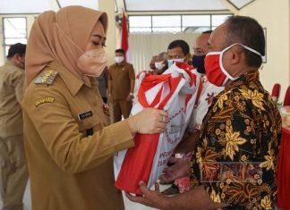 Distribusikan Bantuan Dari Presiden Joko Widodo, Bupati Tiwi: Harus Tepat Sasaran