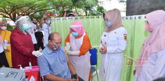 Etik Suryani Pantau Vaksinasi Covid-19 di Pasar Tradisional