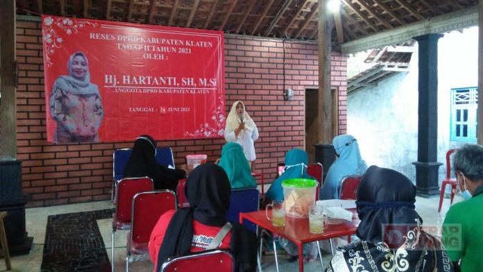 Gelar Reses, Hartanti SDM Yang Terdidik dan Terlatih Akan Menghasilkan Generasi Berkualitas