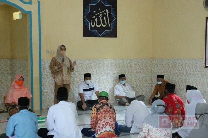 Hadiri Pengajian, Bupati Tiwi Pengajian Harus Terapkan Protokol Kesehatan