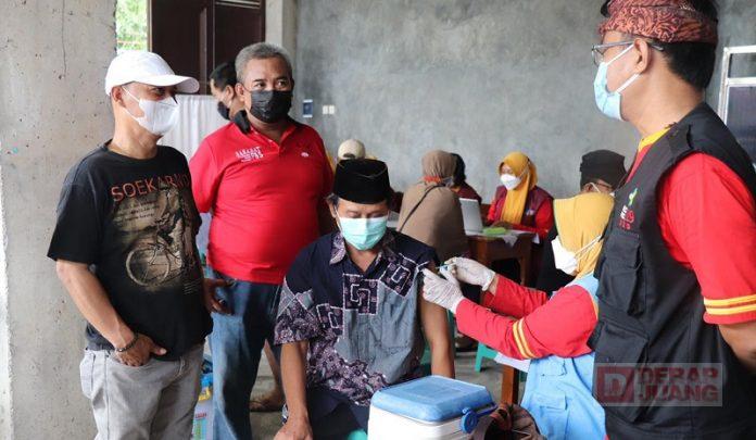 Jauhnya Sentra Vaksinasi, Slamet Hadirkan Sentra Vaksinasi di Posko PDI Perjuangan