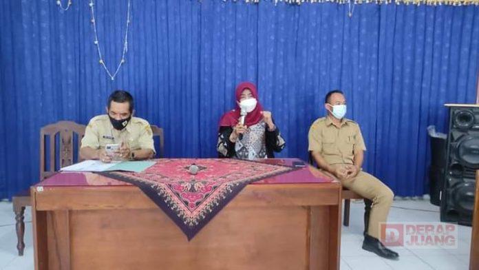 Kadarwati Berikan Sosialisasi Kepada Penerima Bantuan JPE di Desa Jatipuro