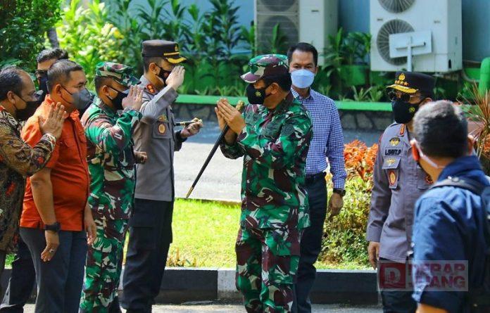 Kapolri dan Panglima TNI Tinjau Penanganan Covid-19 di Kudus, Masan; Butuh Penanganan Khusus