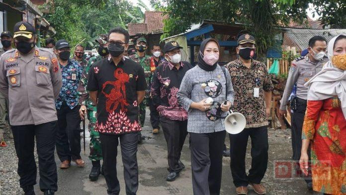 Kasus Covid-19 Melambung, HR Bambang Irawan Bersama Bupati Tiwi Lakukan Monitoring