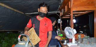 Ketua Ranting PDI Perjuangan Tambakreja Tekuni Usaha Kuliner Angkringan