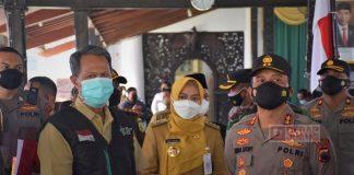 Mbak Eisti Dampingi Kapolda Jateng Tinjau Vaksinasi di Pendopo Demak