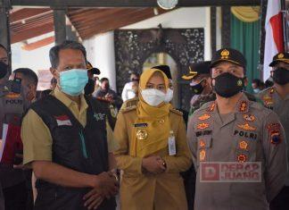 Mbak Eisti Dampingi Kapolda Jateng Tinjau Vaksinasi di Pendopo Demak