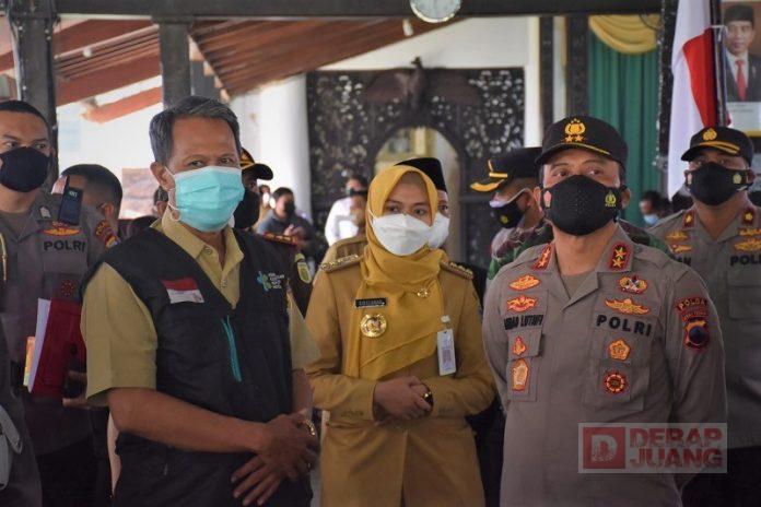 Mbak Eisti Dampingi Kapolda Jateng Tinjau Vaksinasi di Pendopo Demak