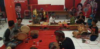 Nguri-nguri Budaya, DPC PDI Perjuangan Kota Tegal Gelar Latihan Musik Budaya
