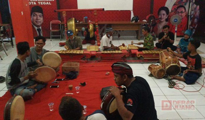 Nguri-nguri Budaya, DPC PDI Perjuangan Kota Tegal Gelar Latihan Musik Budaya
