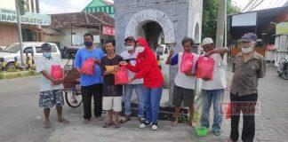 Peringati Hari Lahir Pancasila, Kadarwati Bagikan Sembako Kepada Pengayuh Becak