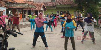 Perkuat Imun, Endang Suprapti dan Ibu-ibu Desa Balaradin Senam Bersama