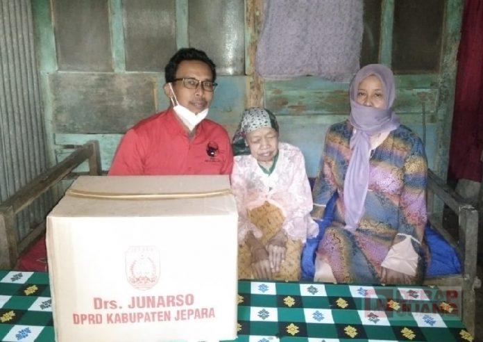 Pintu ke Pintu, Banteng Keling Serahkan Bantuan Sembako