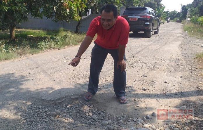 Tinjau-Jalan-Rusak-Ketua-DPRD-Pemalang-Ingatkan-Janji-Kampanye-Bupati