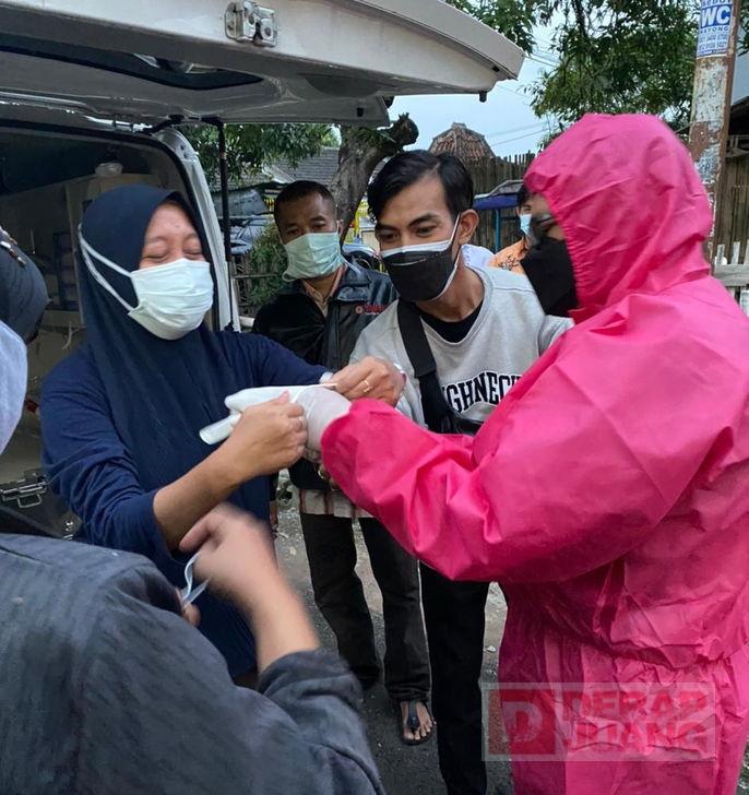 Aksi Heroik Bambang Irawan Selamatkan Warga Terpapar Covid-19 Dalam Kondisi Kritis