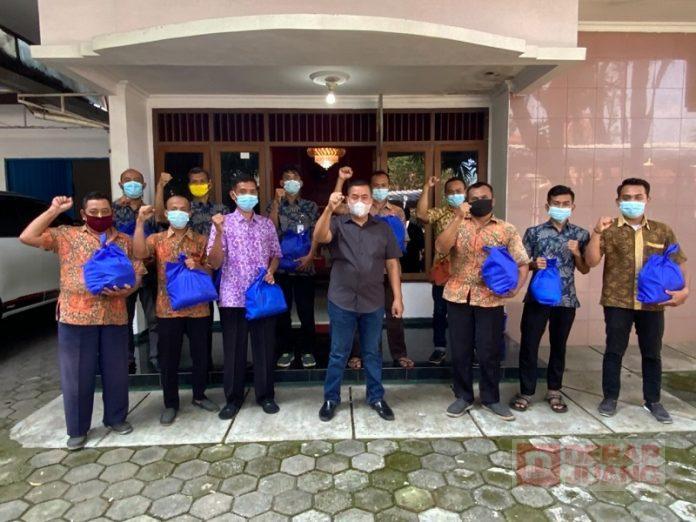 Bagikan Paket Sembako, Masan; Kepedulian dan Optimisme untuk Bergerak