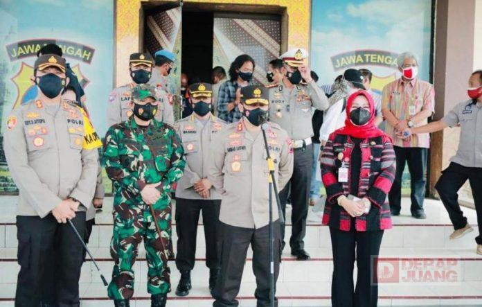 Bersama POLRI, Sri Mulyani Pantau Vaksinasi di Gerai Presisi