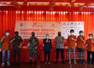 Bupati Tiwi Serahkan Bantuan Sosial Kepada Penyandang Disabilitas di Purbalingga