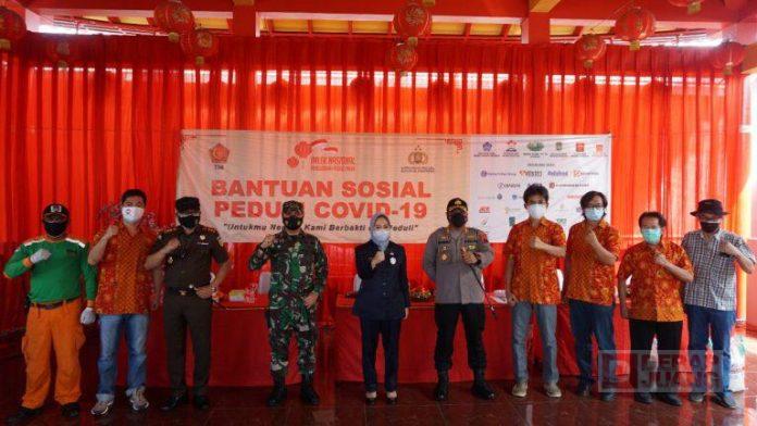 Bupati Tiwi Serahkan Bantuan Sosial Kepada Penyandang Disabilitas di Purbalingga