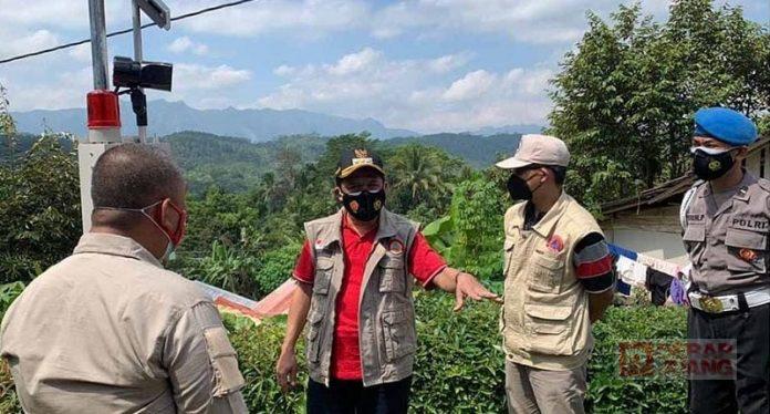 Bupati Wonosobo Pasang Alat EWS di Lokasi Rawan Bencana